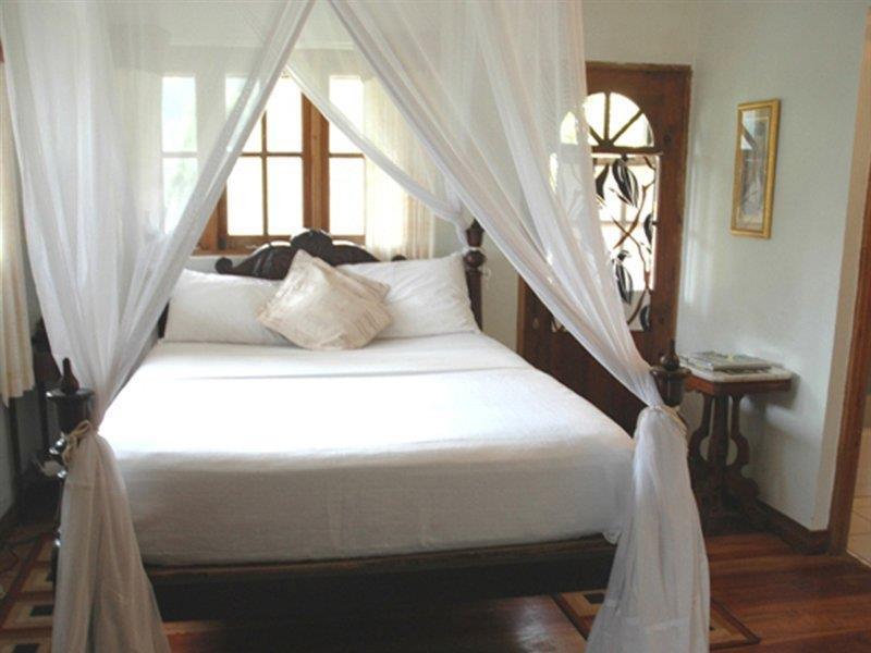 Forres Park Hotel Kingston Ngoại thất bức ảnh